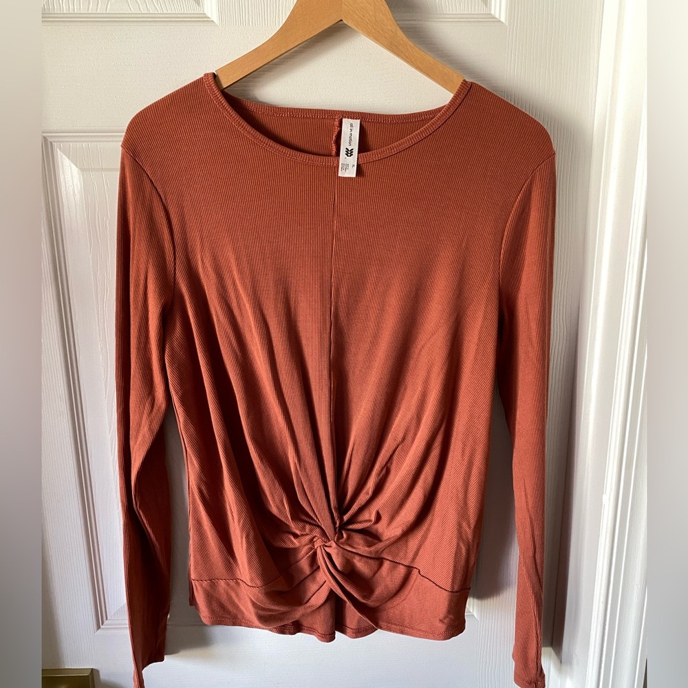All In Motion - Rust Orange Long Sleeve Twist Front Top - Sz XL